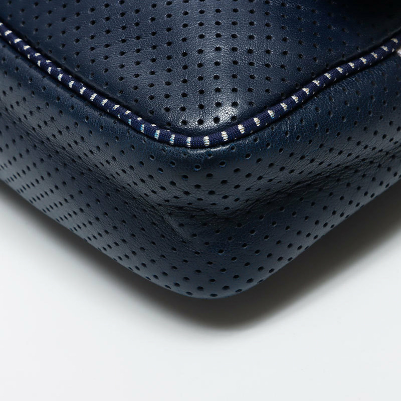 香奈兒 2004 年運動系列鏈條旋扣肩背包，海軍藍，WS11677-5