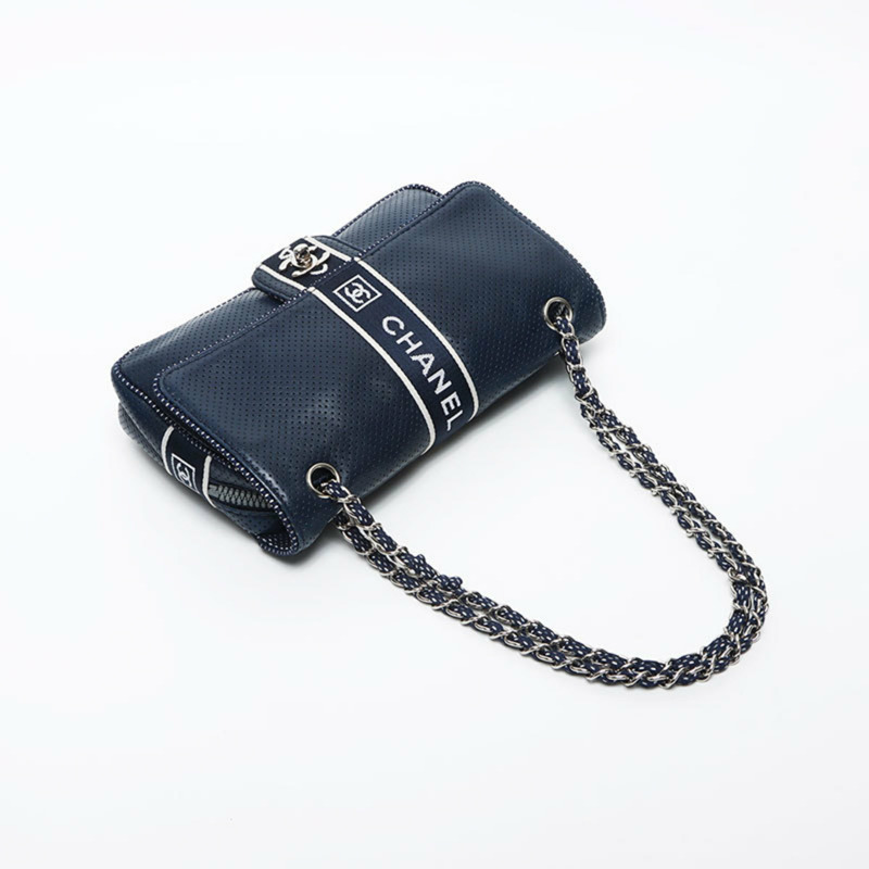 香奈兒 2004 年運動系列鏈條旋扣肩背包，海軍藍，WS11677-8