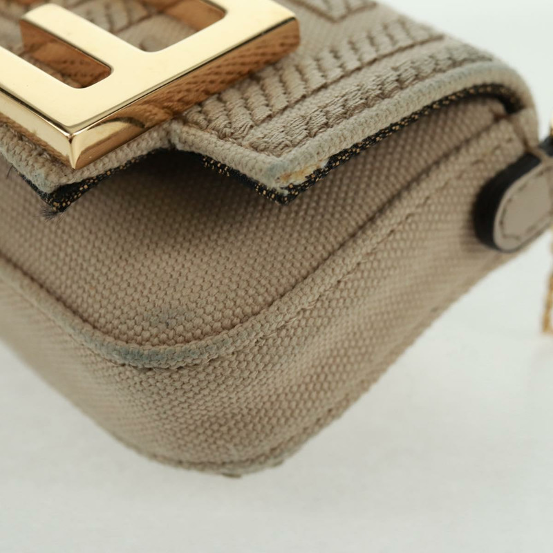 【日本直送】FENDI Zucca帆布Nano水桶包吊飾手拿包 米色 金 正品 161204-14