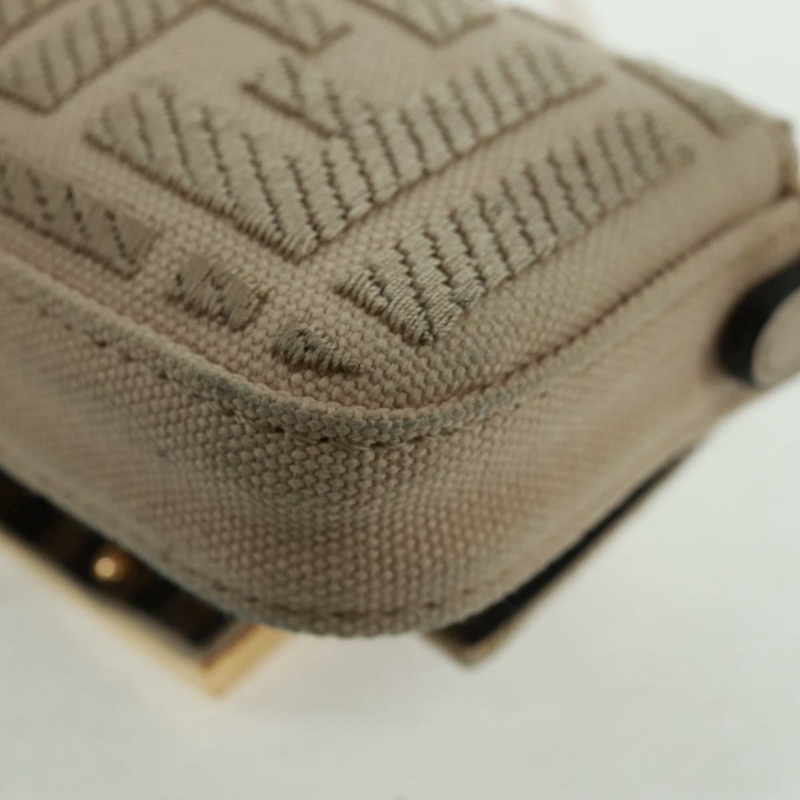 【日本直送】FENDI Zucca帆布Nano水桶包吊飾手拿包 米色 金 正品 161204-16