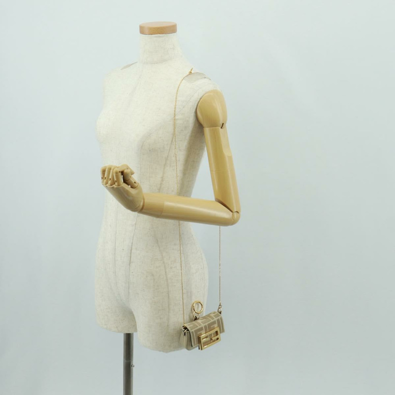 【日本直送】FENDI Zucca帆布Nano水桶包吊飾手拿包 米色 金 正品 161204-21