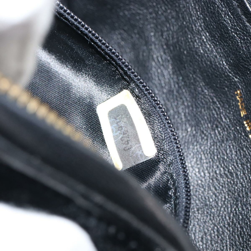 【日本直送】香奈兒 (CHANEL) Matelasse 絨面手拿包 黑色 金色 CC 標誌 Auth 161194V-10