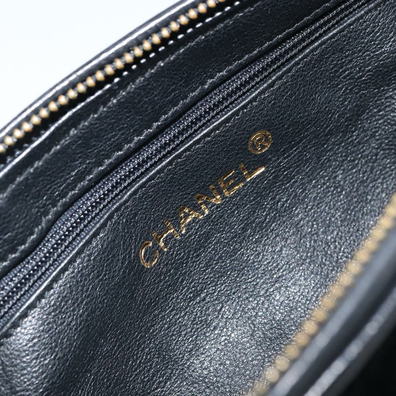 【日本直送】香奈兒 (CHANEL) Matelasse 絨面手拿包 黑色 金色 CC 標誌 Auth 161194V-16