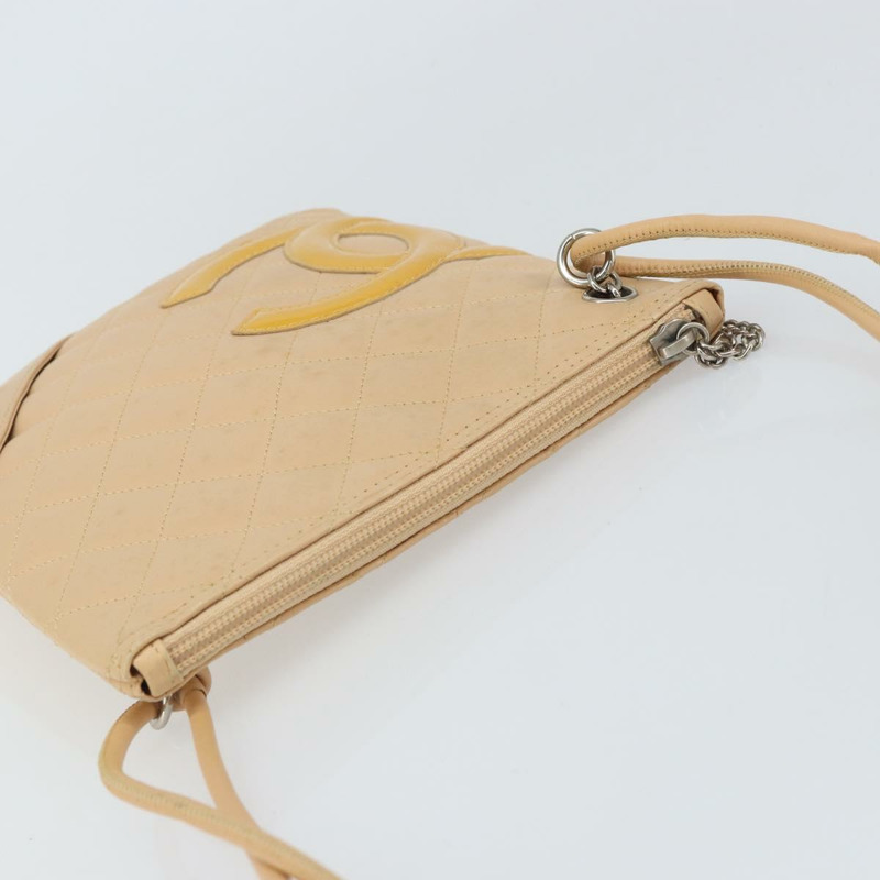 【日本直送】香奈兒 Cambon 系列絎縫肩背包，米色皮革，銀色雙C標誌，貨號 163611A-5