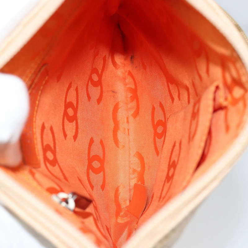 【日本直送】香奈兒 Cambon 系列絎縫肩背包，米色皮革，銀色雙C標誌，貨號 163611A-10