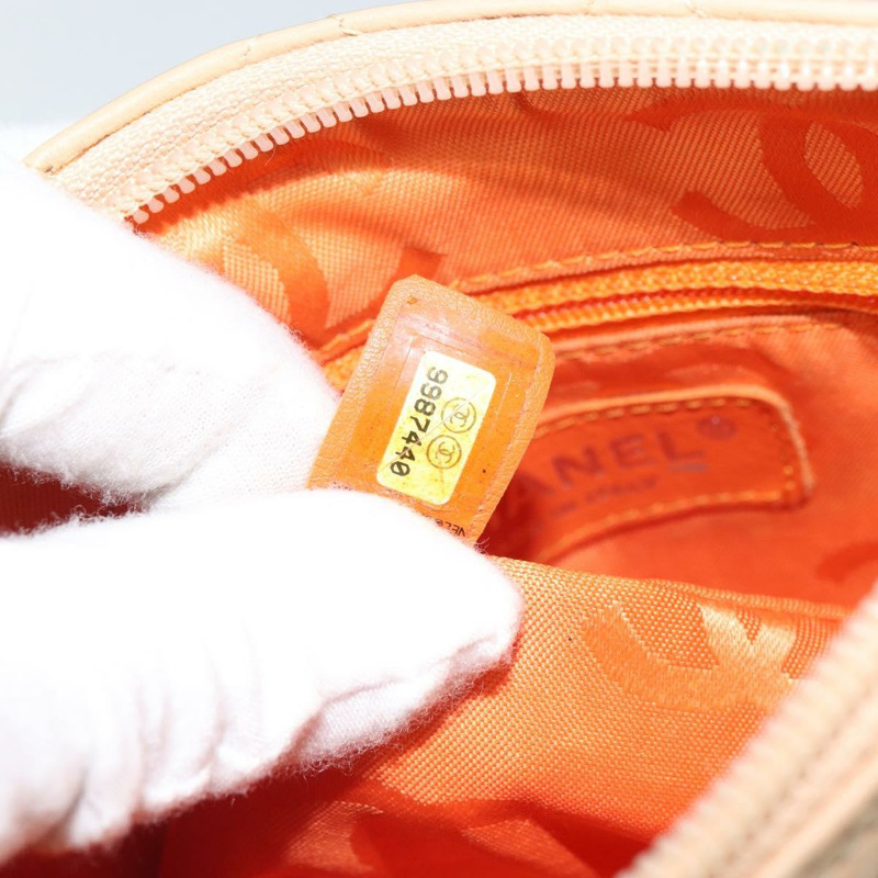 【日本直送】香奈兒 Cambon 系列絎縫肩背包，米色皮革，銀色雙C標誌，貨號 163611A-11