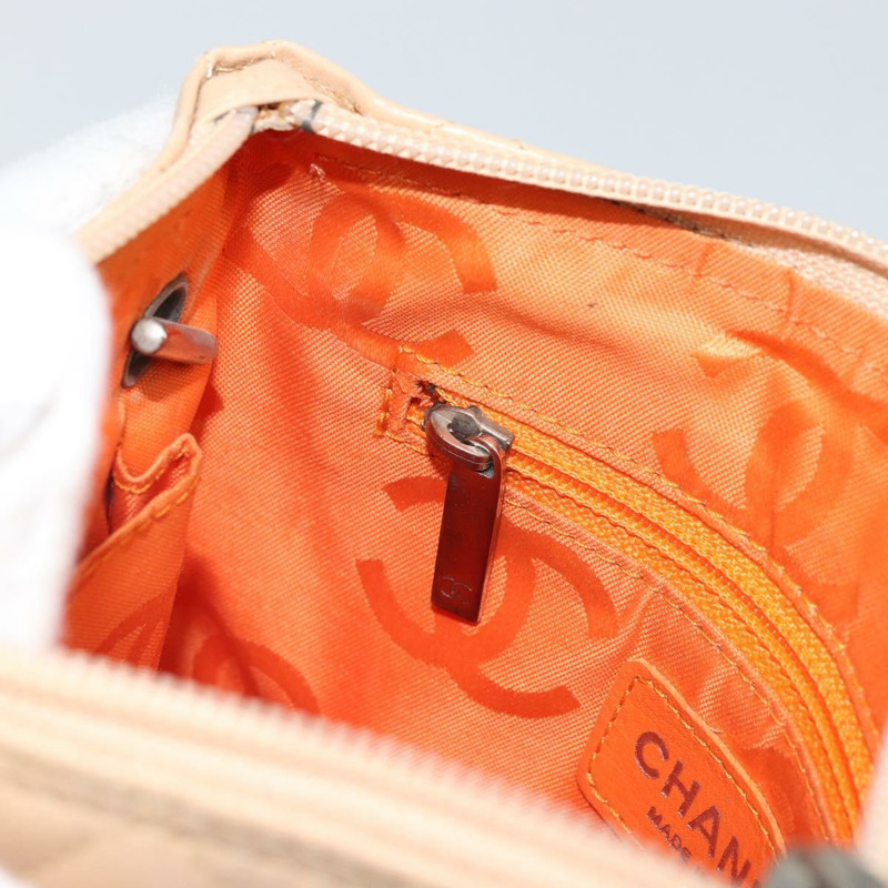 【日本直送】香奈兒 Cambon 系列絎縫肩背包，米色皮革，銀色雙C標誌，貨號 163611A-19