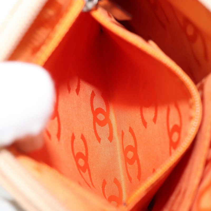 【日本直送】香奈兒 Cambon 系列絎縫肩背包，米色皮革，銀色雙C標誌，貨號 163611A-20