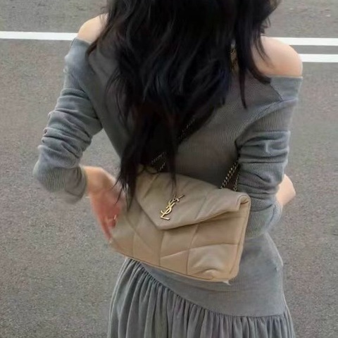 YSL PUFFER TOY 絎縫羊皮雲朵泡芙包 溫柔百搭奶茶色暗米色22*15*8 98新配件塵袋