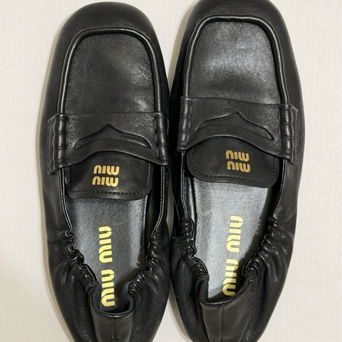 Miu Miu 納帕軟皮樂福鞋/EU35 黑色