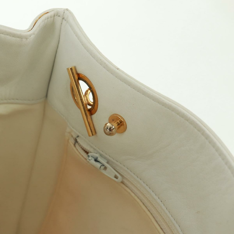 【日本直送】香奈兒 (CHANEL) 絎縫鏈條肩背包，羊皮材質，白色，金色，CC標誌，貨號168177V-20