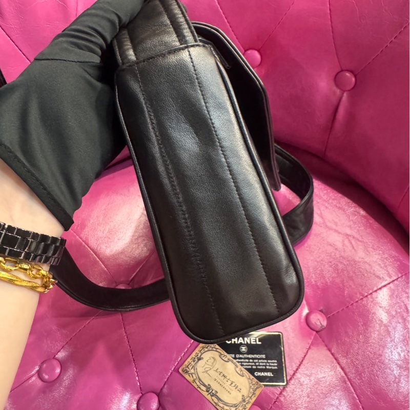 Chanel 皮logo 粗背帶羊皮斜背包/王吉娜古董精品-2