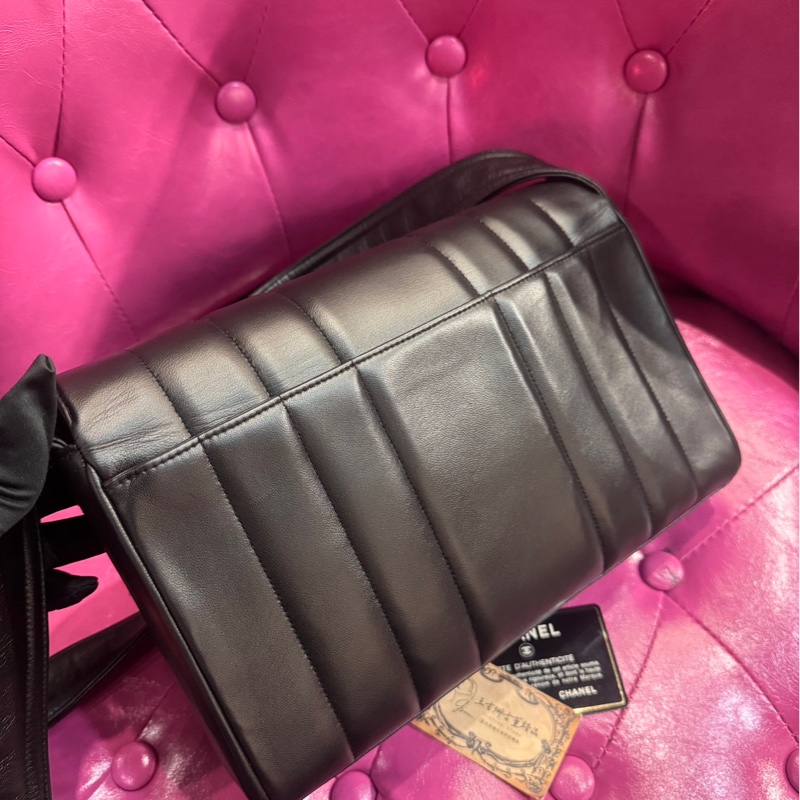 Chanel 皮logo 粗背帶羊皮斜背包/王吉娜古董精品-3