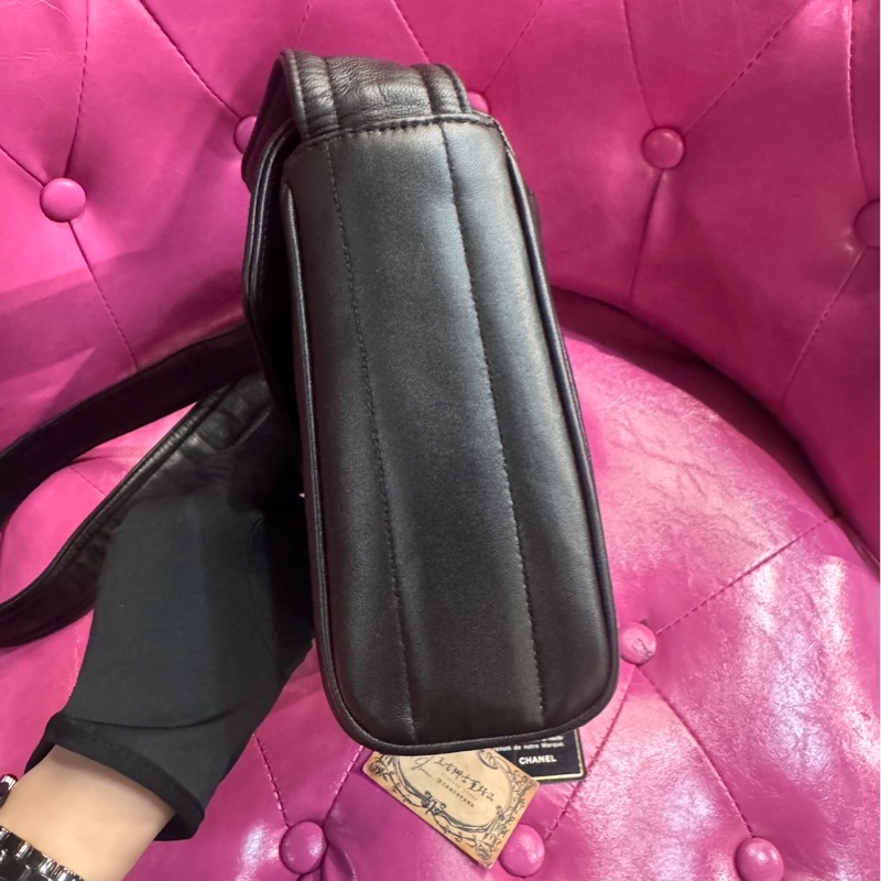 Chanel 皮logo 粗背帶羊皮斜背包/王吉娜古董精品-4