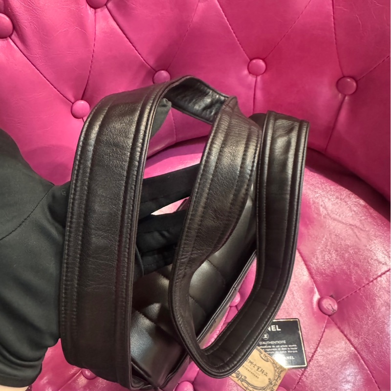 Chanel 皮logo 粗背帶羊皮斜背包/王吉娜古董精品-7