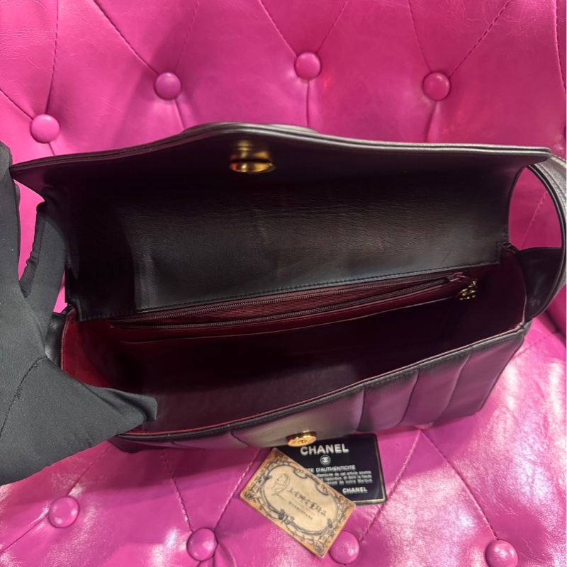 Chanel 皮logo 粗背帶羊皮斜背包/王吉娜古董精品-9