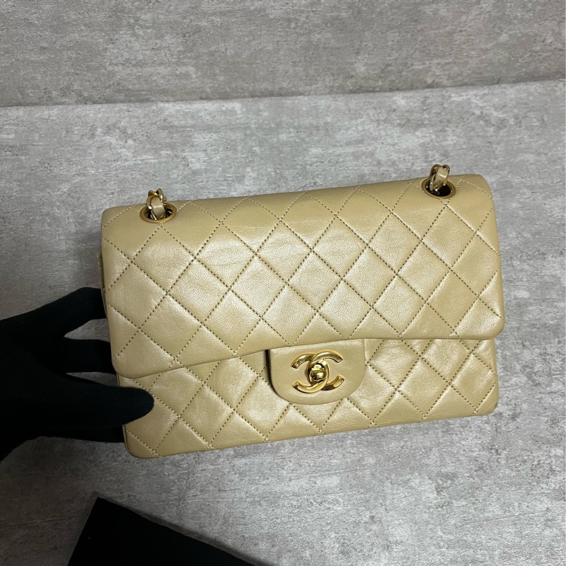 正品 Chanel vintage cf奶茶色金釦-9