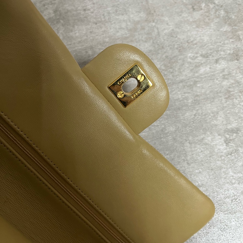 正品 Chanel vintage cf奶茶色金釦-16