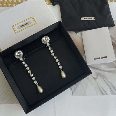 【99新 ✨ 全網最低價！】Miu Miu耳飾 水鑽流蘇長款 Full Set耳飾 耳釘 全鑽款（下單前先詢問庫存❗️）