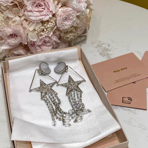 【99新 ✨ 全網最低價！】Miu Miu耳飾 顯臉小 精靈耳神器Full Set耳飾 耳釘 全鑽款（下單前先詢問庫存❗️）