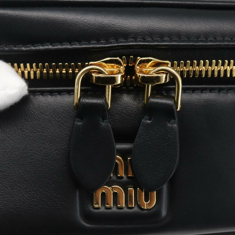 【日本直送】Miu Miu 音箱收納包/化妝包/皮革黑色金色正品 161324M-7
