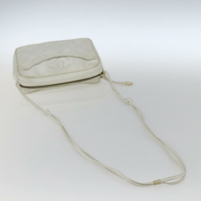 【日本直送】香奈兒 Matelasse 皮革單肩包 白色 金色 CC 標誌 正品 BA10848-6