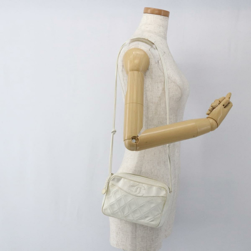 【日本直送】香奈兒 Matelasse 皮革單肩包 白色 金色 CC 標誌 正品 BA10848-23