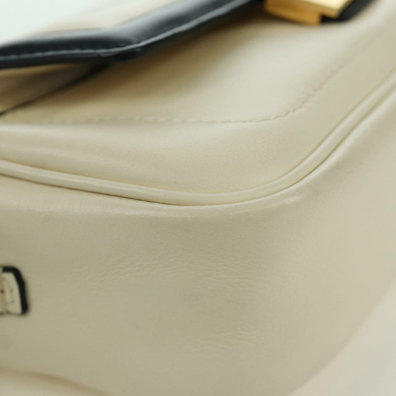 【日本直送】FENDI Easy Baguette 鏈條單肩包 皮革 象牙色 金色 正品 173156M-11