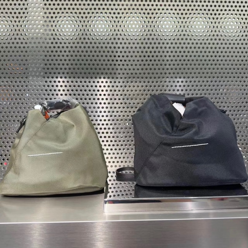 MM6 Maison Margiela 尼龍斜揹小包-0