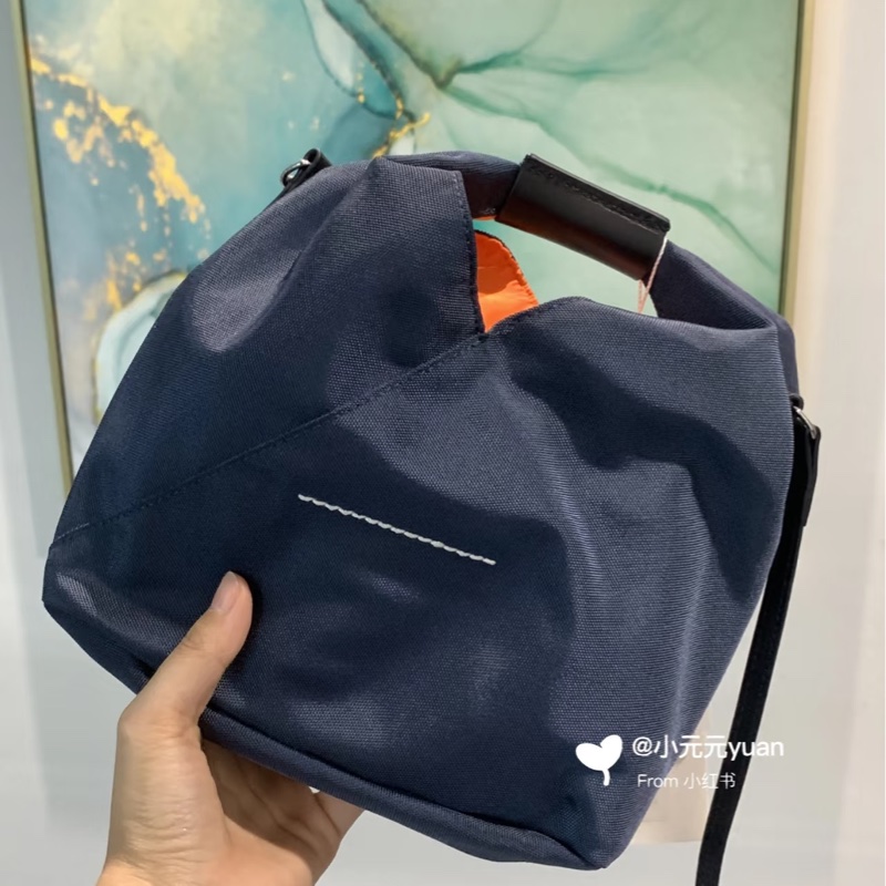 MM6 Maison Margiela 尼龍斜揹小包-4