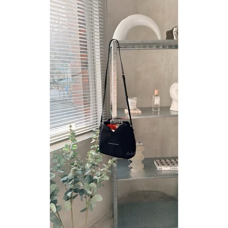 MM6 Maison Margiela 尼龍斜揹小包-7