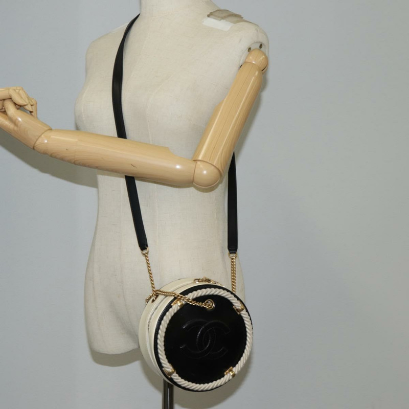 【日本直送】香奈兒 (CHANEL) Matelasse COCO 標誌鏈圓形繩包，黑色皮革，CC 標誌，正品編號 bs25005SAM-24