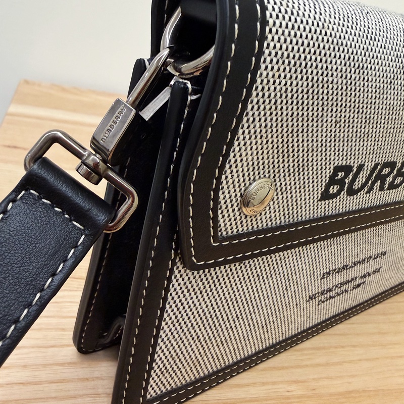 內裡膜都還在 無瑕疵 9.9新 Burberry 基本款 男女 斜背包-1