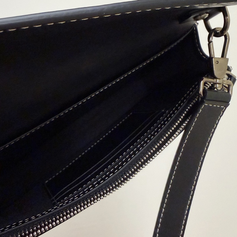 內裡膜都還在 無瑕疵 9.9新 Burberry 基本款 男女 斜背包-14