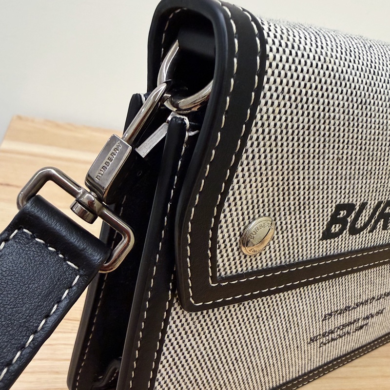 內裡膜都還在 無瑕疵 9.9新 Burberry 基本款 男女 斜背包-15