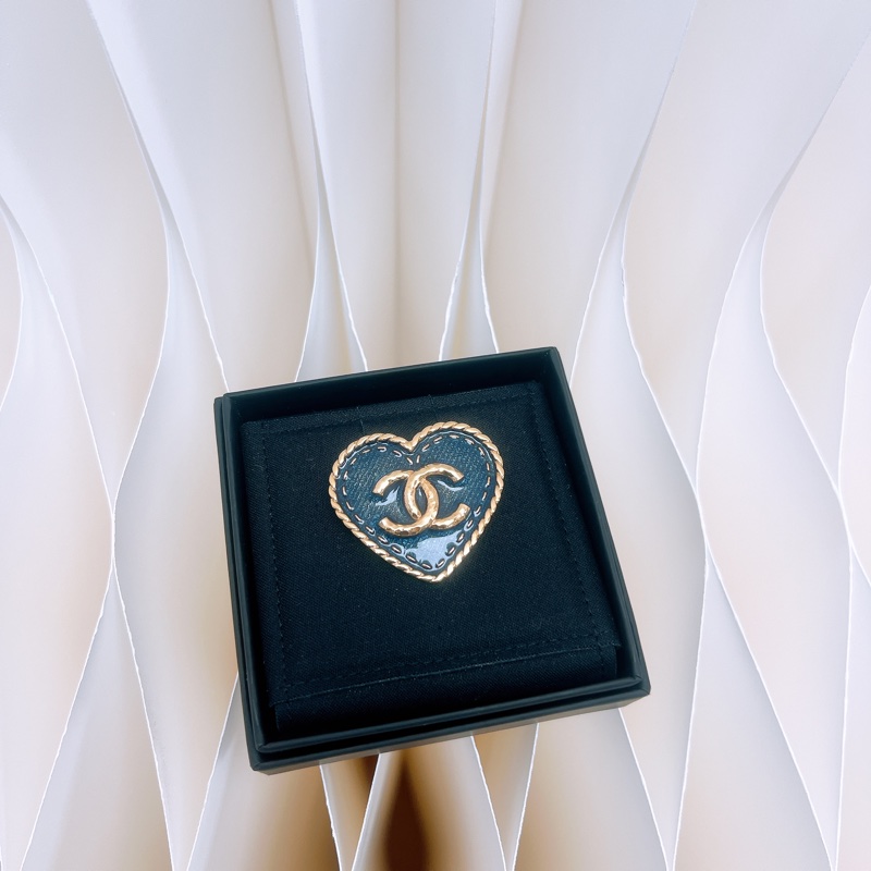 閒置 Chanel 24p 丹寧色愛心胸針-0