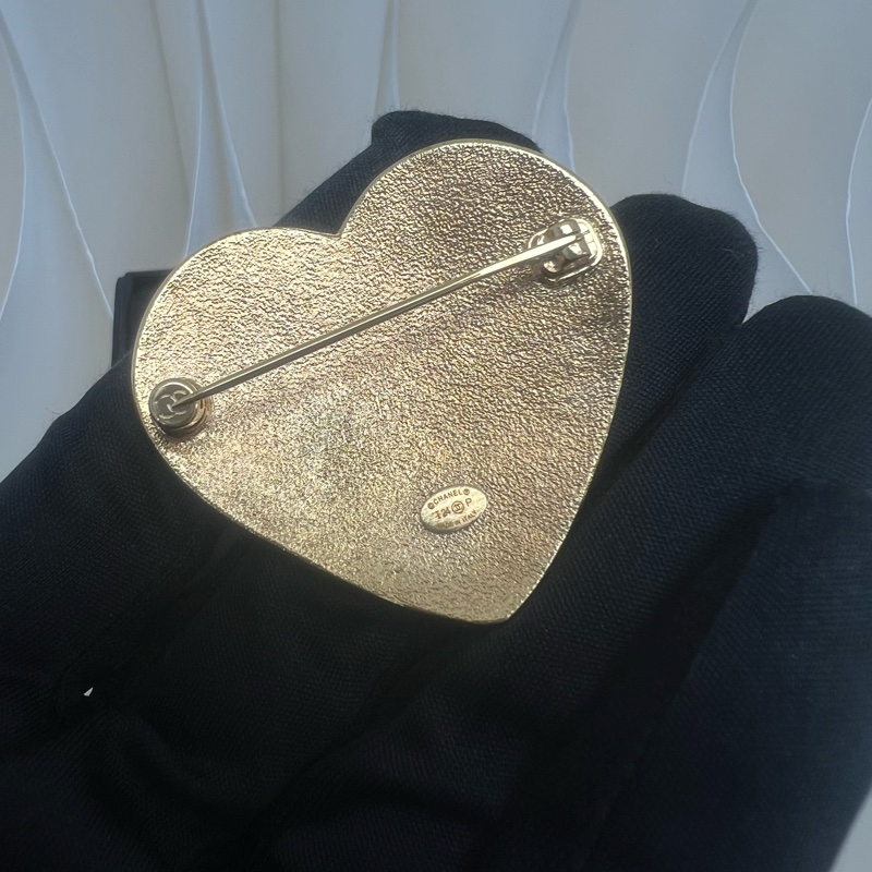 閒置 Chanel 24p 丹寧色愛心胸針-1