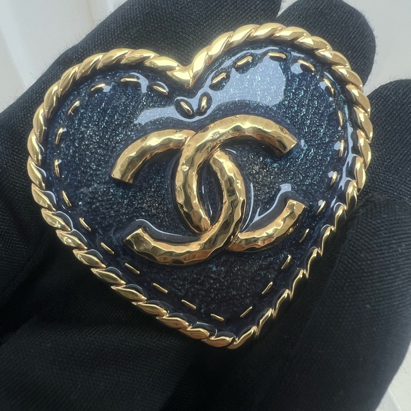 閒置 Chanel 24p 丹寧色愛心胸針-4