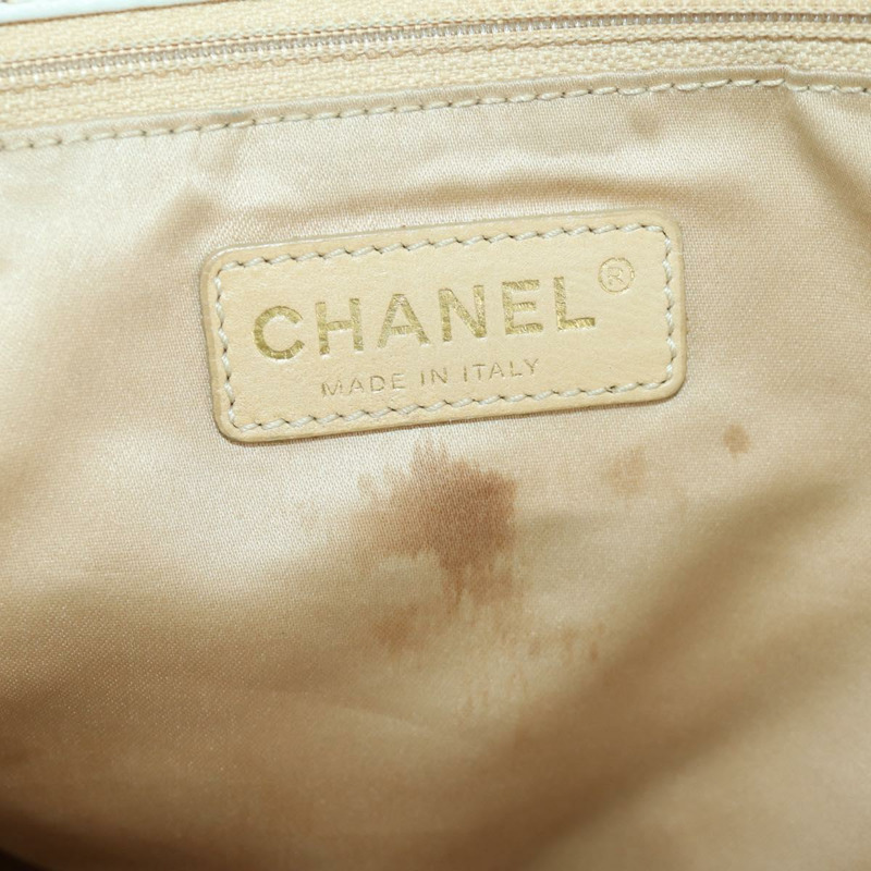 【日本直送】香奈兒 (CHANEL) 皮革雙肩包 白色金色 CC 標誌 Auth mr2057V-19