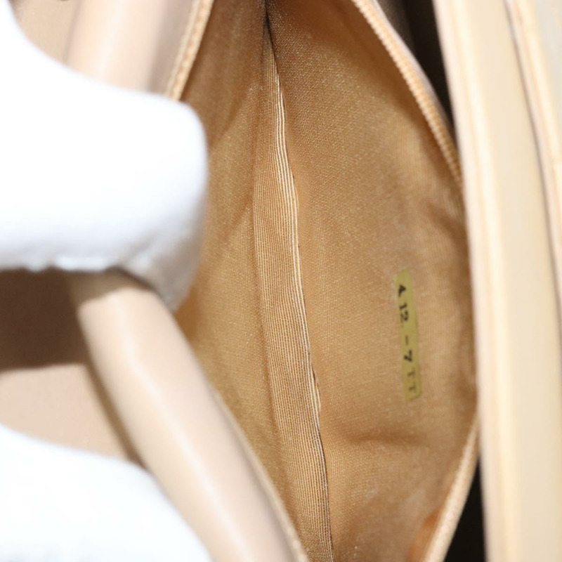 【日本直送】香奈兒 (CHANEL) 絎縫鏈條肩背包，羊皮材質，米色，金色雙C標誌，正品編號 172994SAV-22