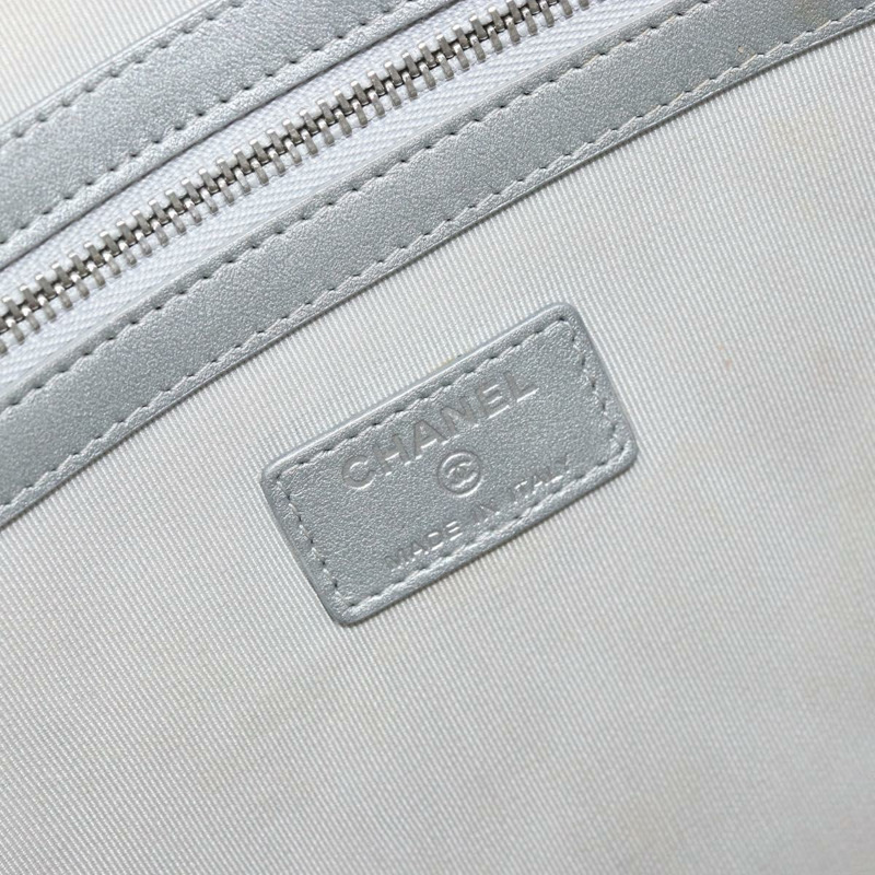 【日本直送】香奈兒 (CHANEL) Matelasse 手拿包 小牛皮 銀色 CC 標誌 Auth 171508A-13