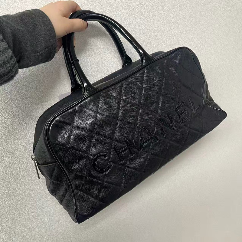 「JL精品代購」香奈兒黑色牛皮logo拼漆皮波士頓手提包 /保齡球包-0