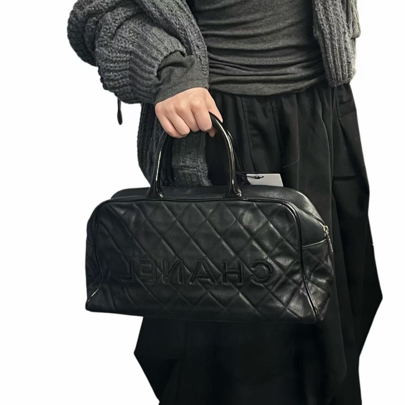 「JL精品代購」香奈兒黑色牛皮logo拼漆皮波士頓手提包 /保齡球包-1