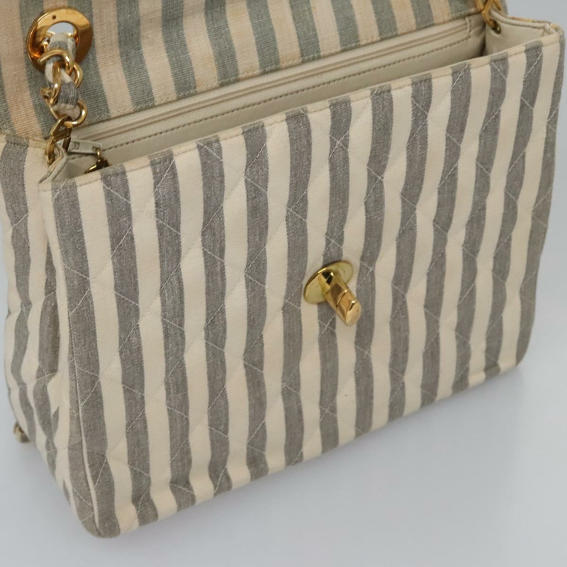 【日本直送】香奈兒條紋絎縫鏈條肩背包，帆布材質，白色/灰色，CC標誌，正品編號110304SAV-22