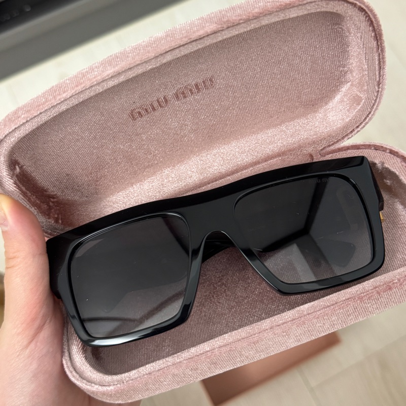Miumiu 10WS黑色太陽眼鏡 近全新-1