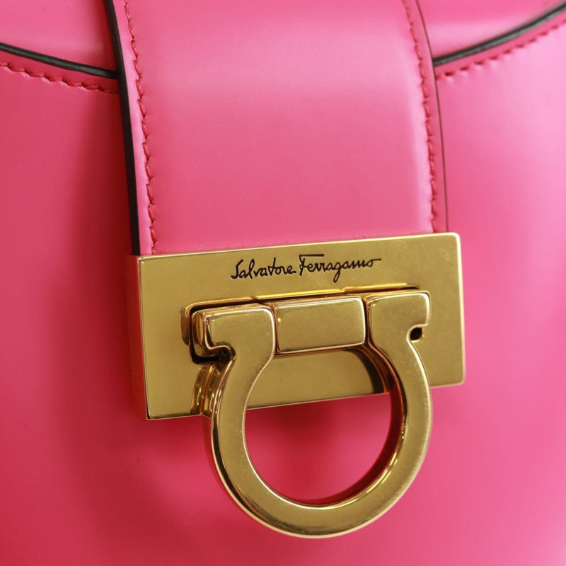 【日本直送】Salvatore Ferragamo Gancini 粉紅金色皮革肩背包，正品編號 171099M-18