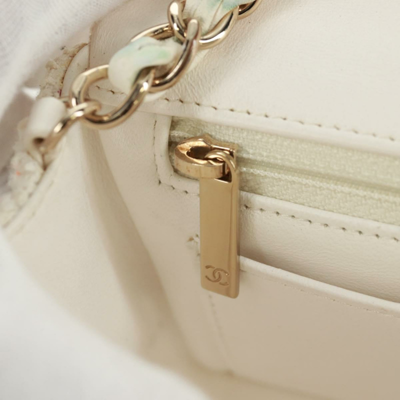 【日本直送】香奈兒迷你絎縫鏈條肩背包，斜紋軟呢布料，白色，金色雙C標誌，正品 ti3635SM-23
