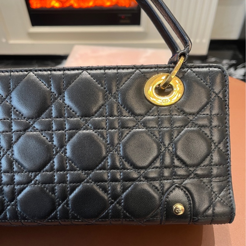 【1顆包背4季❗️經典圖案✨小資女孩👍🏻】Dior 中古橫版戴妃包 黑金羊皮 手提包 托特包-11