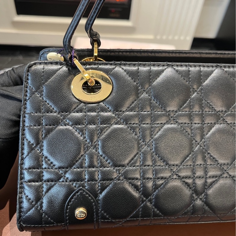 【1顆包背4季❗️經典圖案✨小資女孩👍🏻】Dior 中古橫版戴妃包 黑金羊皮 手提包 托特包-12