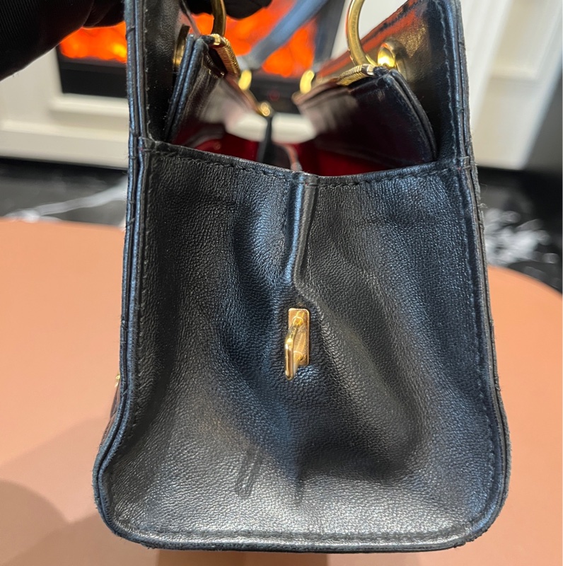 【1顆包背4季❗️經典圖案✨小資女孩👍🏻】Dior 中古橫版戴妃包 黑金羊皮 手提包 托特包-15